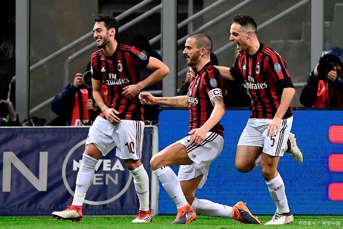 德乙前瞻：沙尔克04和帕德博恩上演榜首大战，双方仅差1分（德乙焦点战前瞻：沙尔克04对阵帕德博恩，榜首之争仅差一分）