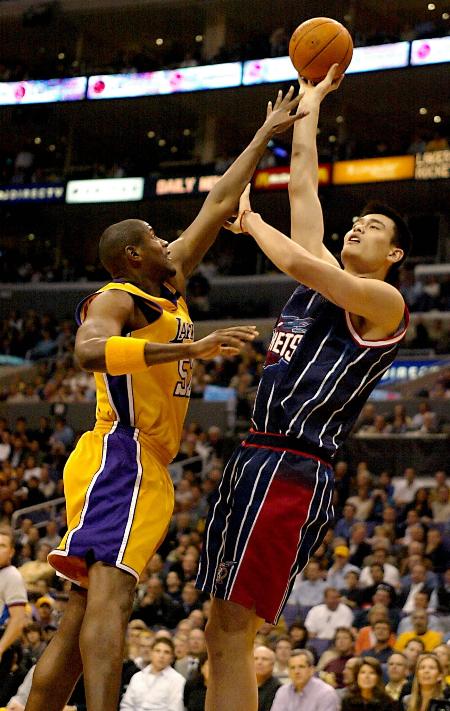 赖斯：我们在幕后有领导小组，比赛日的时候会各抒己见（赖斯：队内有领袖小组，比赛日大家畅所欲言）