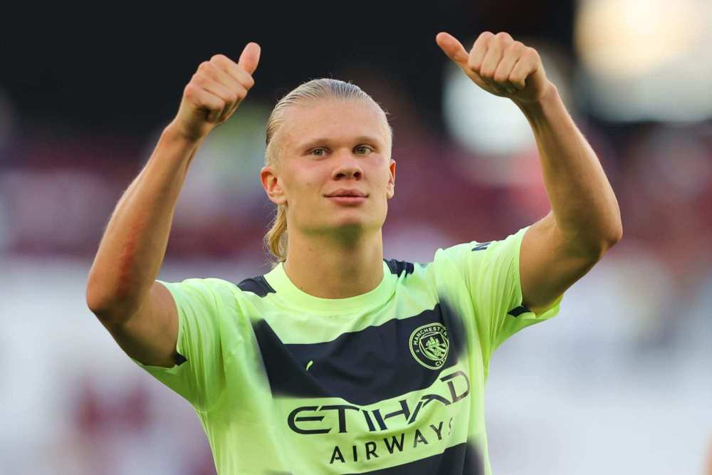 跟队：米兰与普利希奇的续约谈判搁置，可能会直接激活续约条款（跟队记者：米兰与普利希奇续约商谈暂停，或将直接启动续约选项）