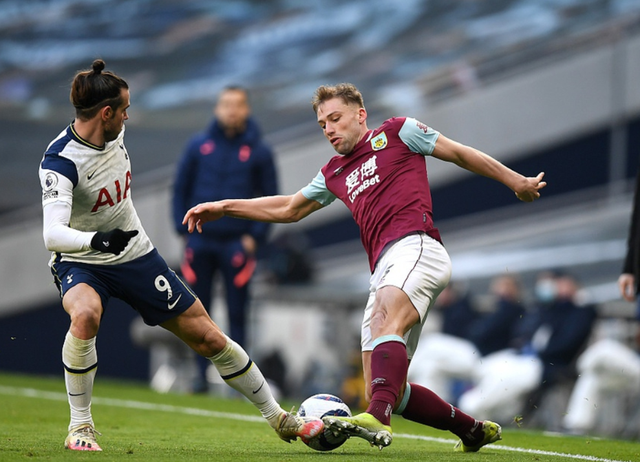 中超：山东泰山主场2-0完胜青岛队（中超：山东泰山主场2-0零封青岛队）