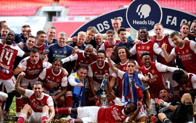 0-3不敌拜仁，勒沃库森连续37场德甲客场不败纪录遭终结（0-3负拜仁，勒沃库森德甲客场37场不败告终）