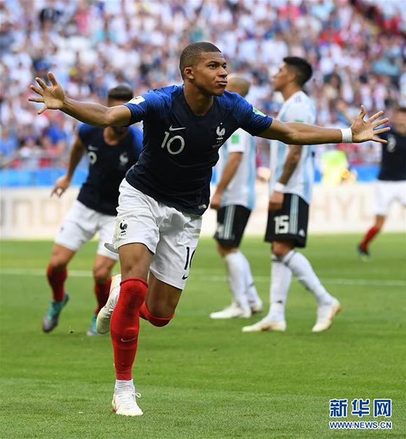 中超：武汉三镇主场1-0小胜上海申花（中超：武汉三镇主场1比0力克上海申花）