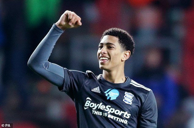 干哪去了？欧冠黄潜vs哥本哈根赛前播放欧联杯主题曲（欧冠之夜乌龙：黄潜vs哥本哈根赛前误播欧联杯主题曲）