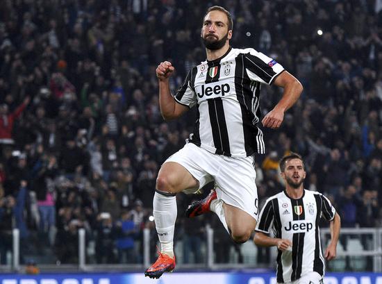 稳定表现！米切尔17中9轰28分8助攻（发挥稳健！米切尔17投9中砍下28分8助攻）