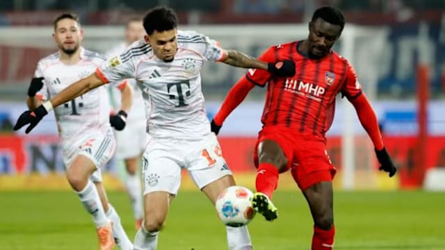 保罗生涯总助攻和抢断皆排名历史第二，仅次于斯托克顿（保罗生涯助攻与抢断双双位居历史第二，仅逊斯托克顿）