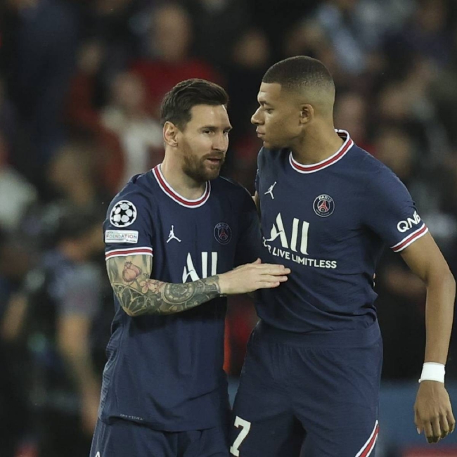 克罗斯谈皇马现状：不要总谈过去，我不需要别人说我想你（克罗斯谈皇马近况：别老提过去，我不需要听到'想你）