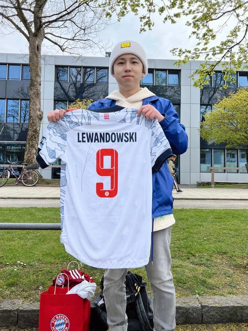 勇士vs鹈鹕伤病报告：库里等8人缺席，小佩顿大概率出战（勇士对鹈鹕最新伤情：库里领衔8人缺阵，佩顿二世大概率出战）