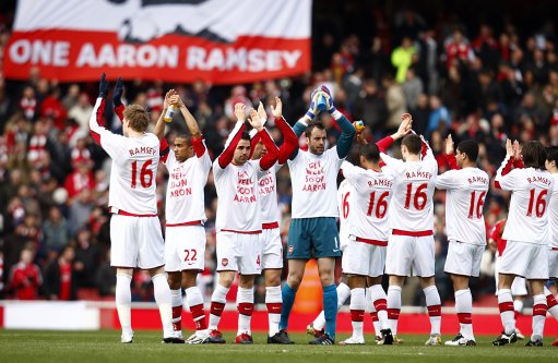 十人热刺4-0哥本哈根，范德芬一条龙破门，布伦南进球+染红（少打一人热刺4-0完胜哥本哈根：范德芬长途奔袭破门，布伦南进球后染红）