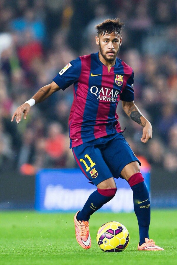 完成英格兰成年代表队首秀，夸安萨获赠纪念帽（夸安萨迎来英格兰成年队处子秀，获颁纪念帽）