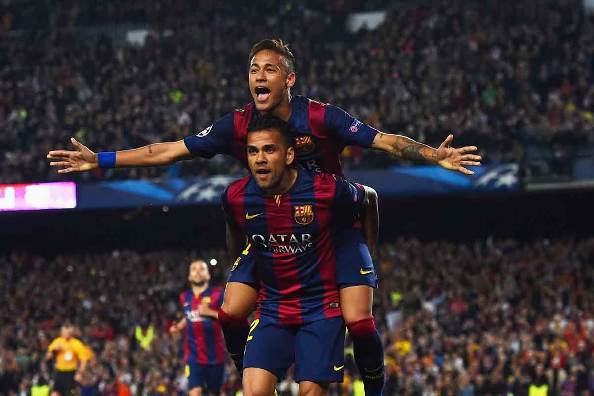 欧冠赛场精彩瞬间：巴萨主场2-0取胜,（欧冠高光时刻：巴萨主场2-0告捷）