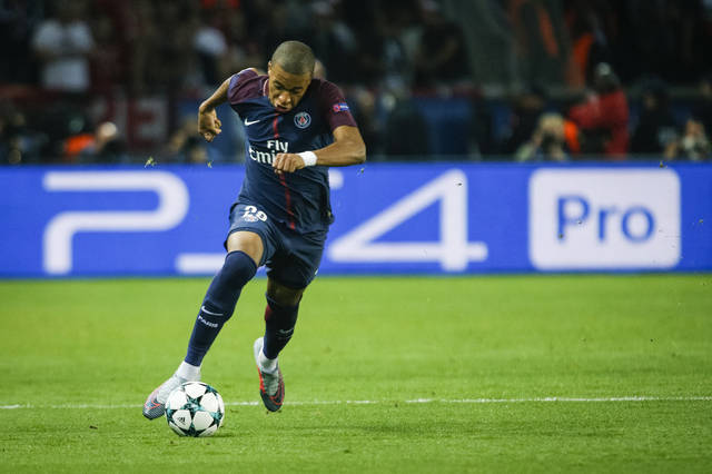 欧冠半场：阿纳别科夫屡送神扑，凯拉特0-0奥林匹亚科斯（欧冠半场：阿纳别科夫高接低挡，凯拉特与奥林匹亚科斯互交白卷）