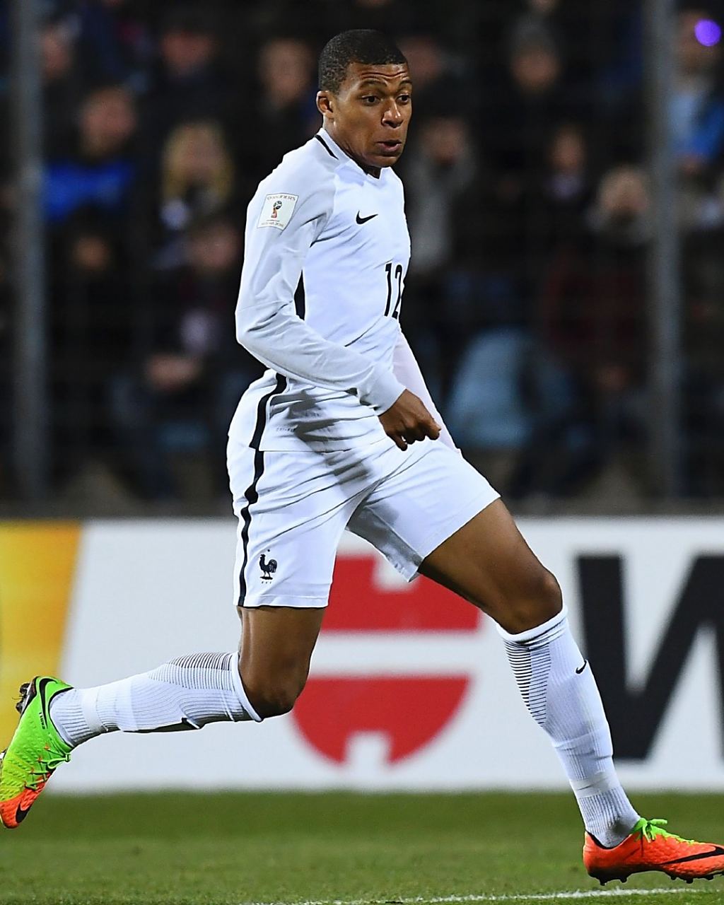 泰州队主帅：曾被贴上傀儡标签，如今炼就笑对所有风雨的底气（泰州队主教练：走出傀儡质疑，如今底气十足笑迎风雨）